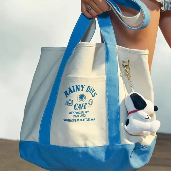 American eagle Snoopy Flower Bag Charm - Picture 7 of 7